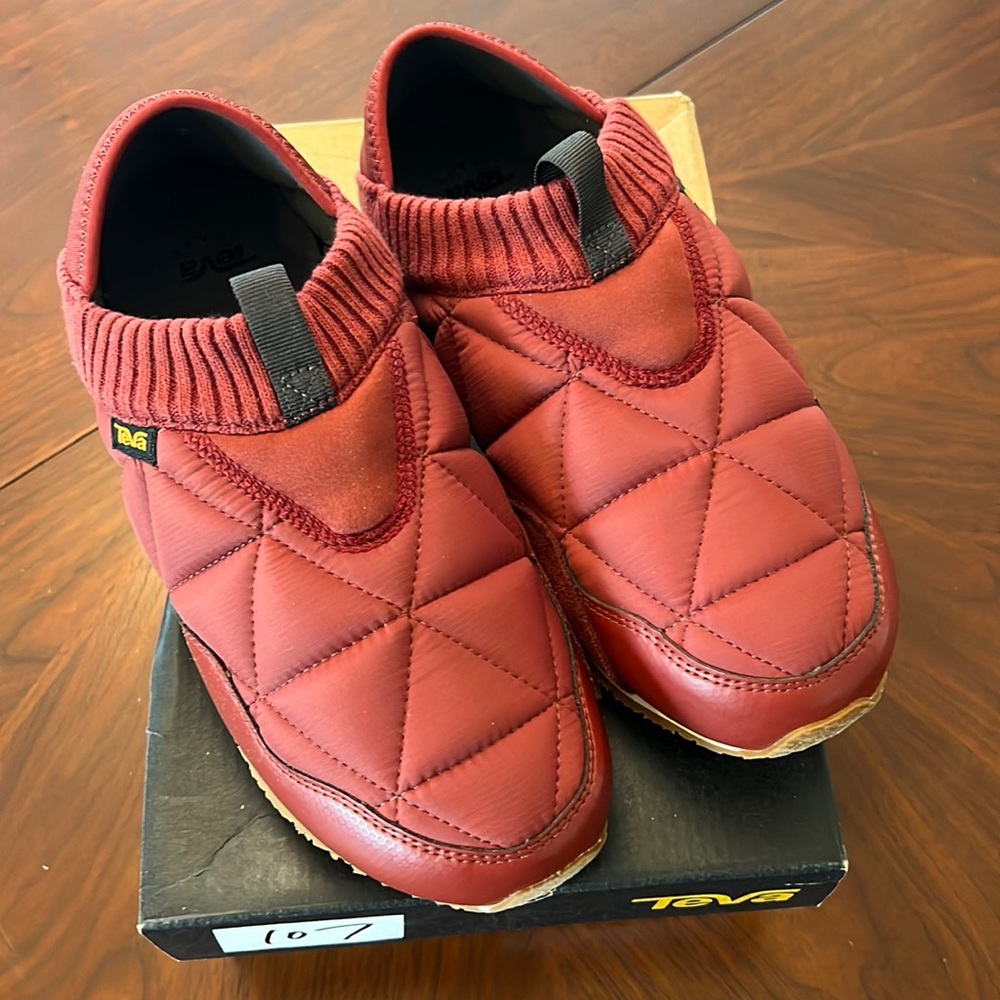 Teva Ember Moc Slippers - Sz. 9 Mens - NIB